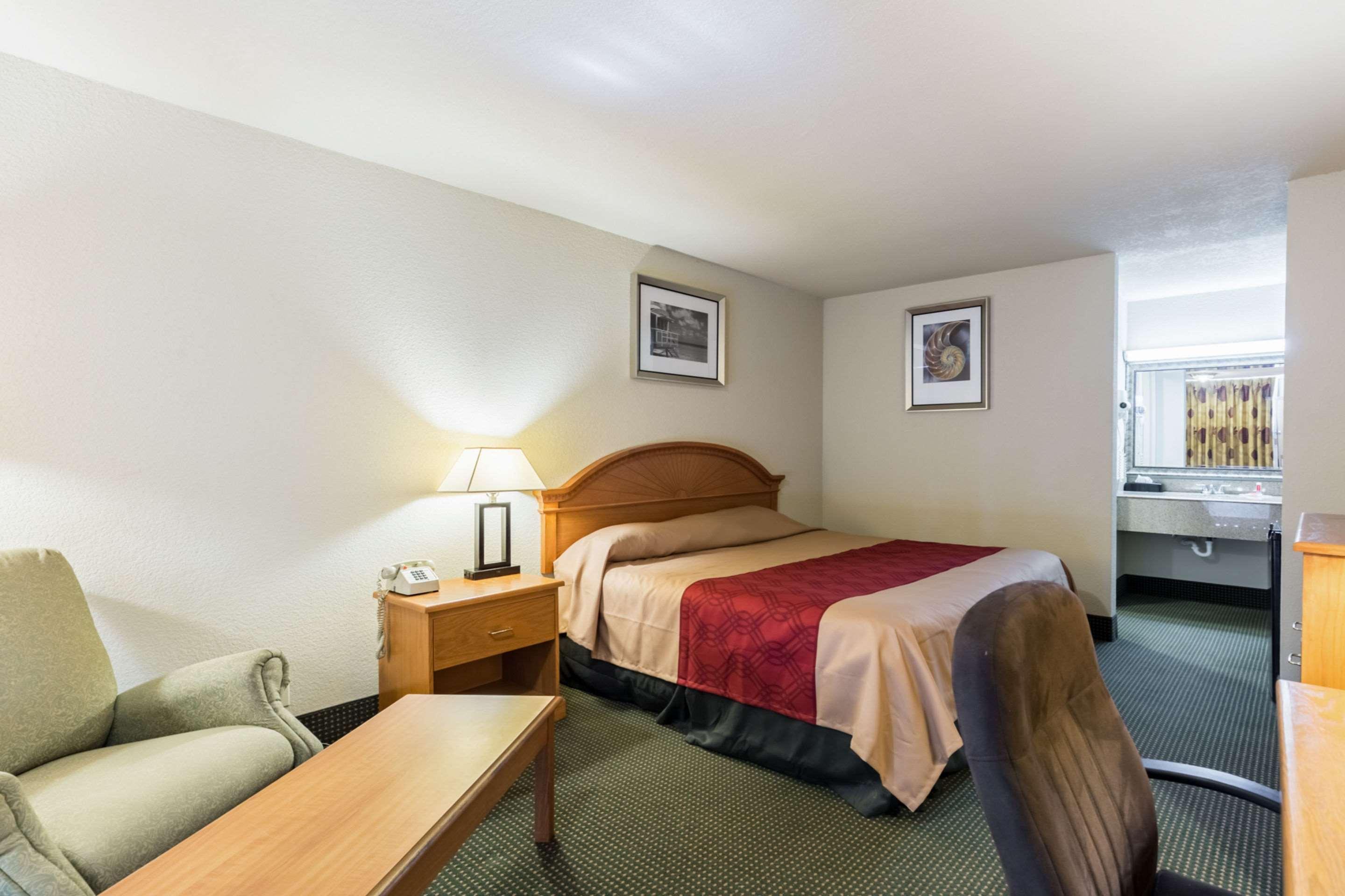 Econo Lodge Baytown Eksteriør billede