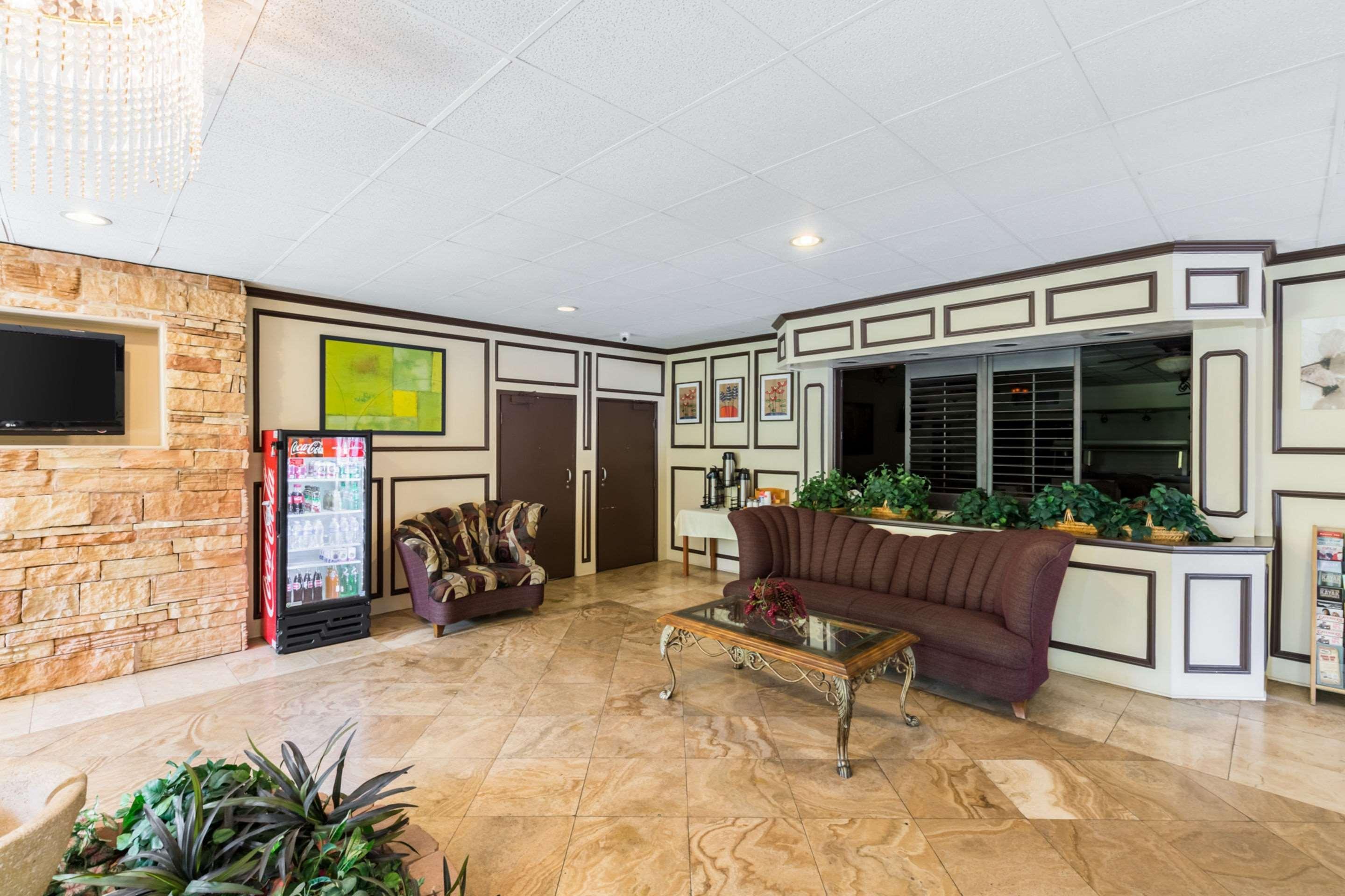 Econo Lodge Baytown Eksteriør billede